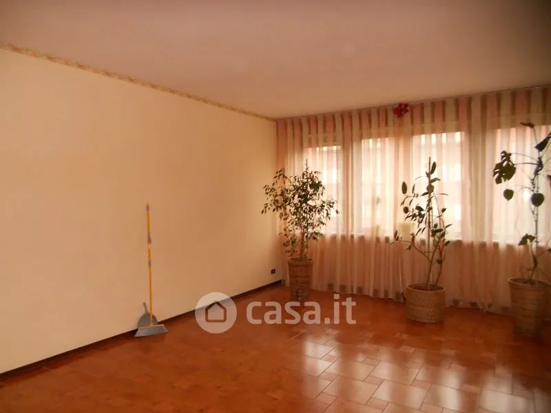 Séjour - 4-Bedroom Apartment with Balcony in Novara