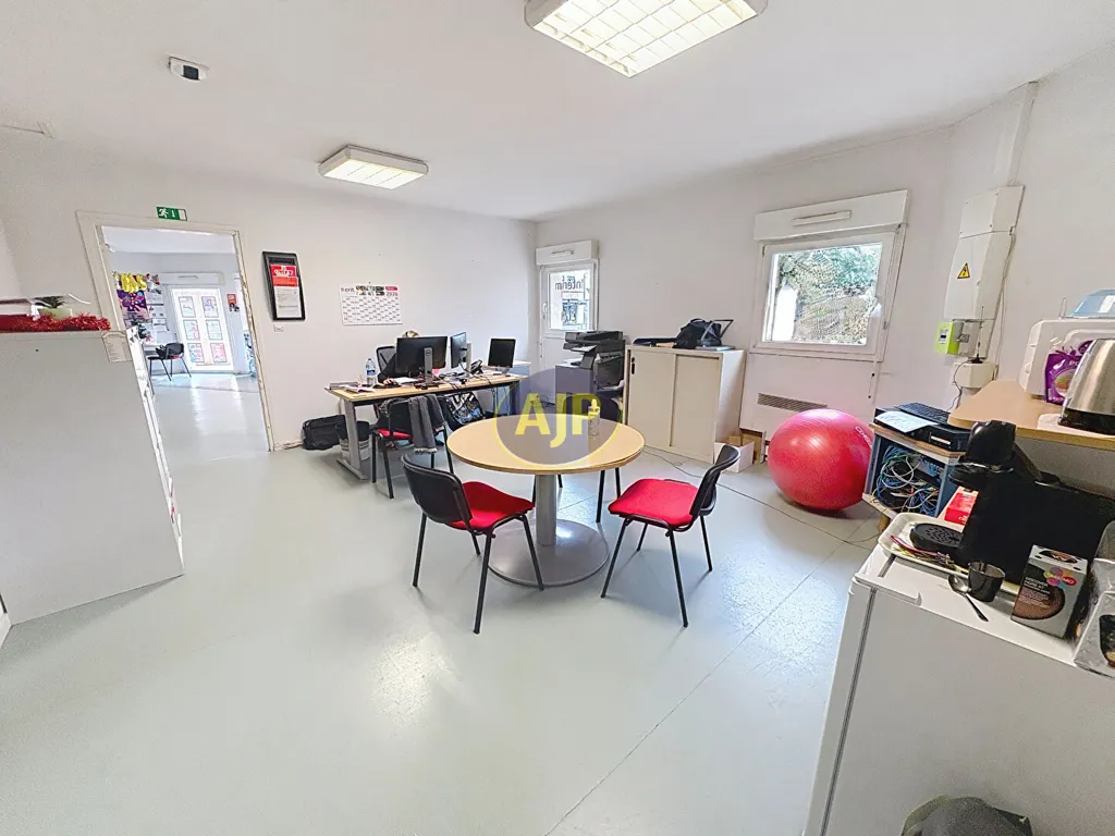 Kabinet - Office Space with Parking in Mérignac