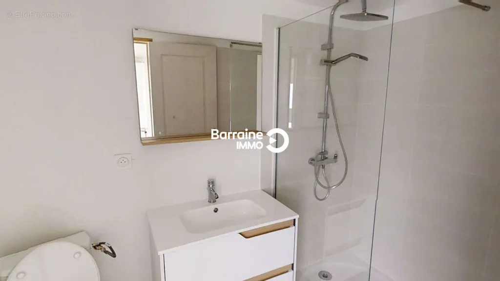Salles de bain - Maison de ville avec jardin à Lanveoc