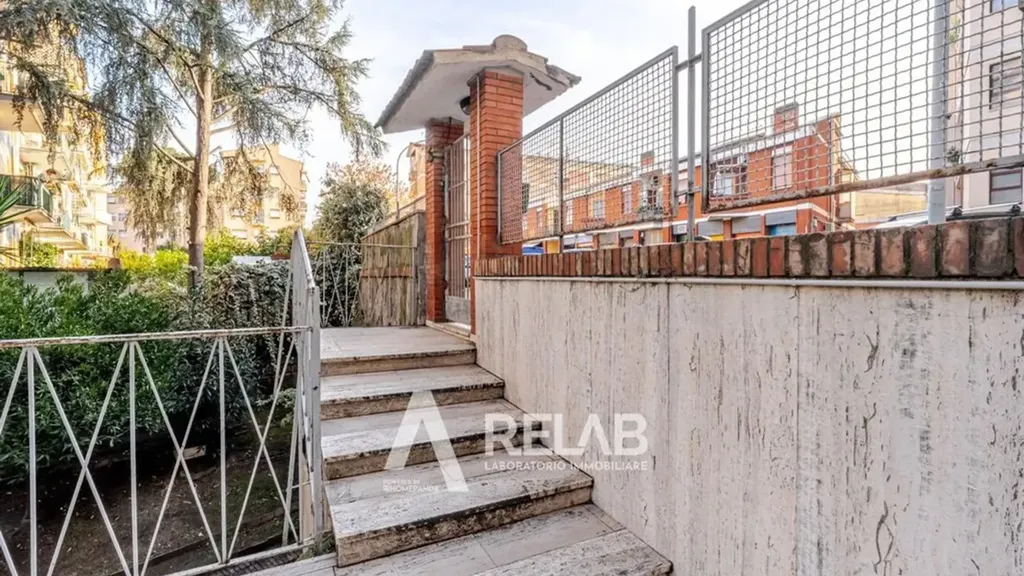 Pièces - Bright Trilocale with Balcony in Appio Claudio, Rome