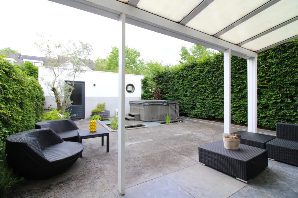 Terrazza - Corner House with Jacuzzi in Eindhoven