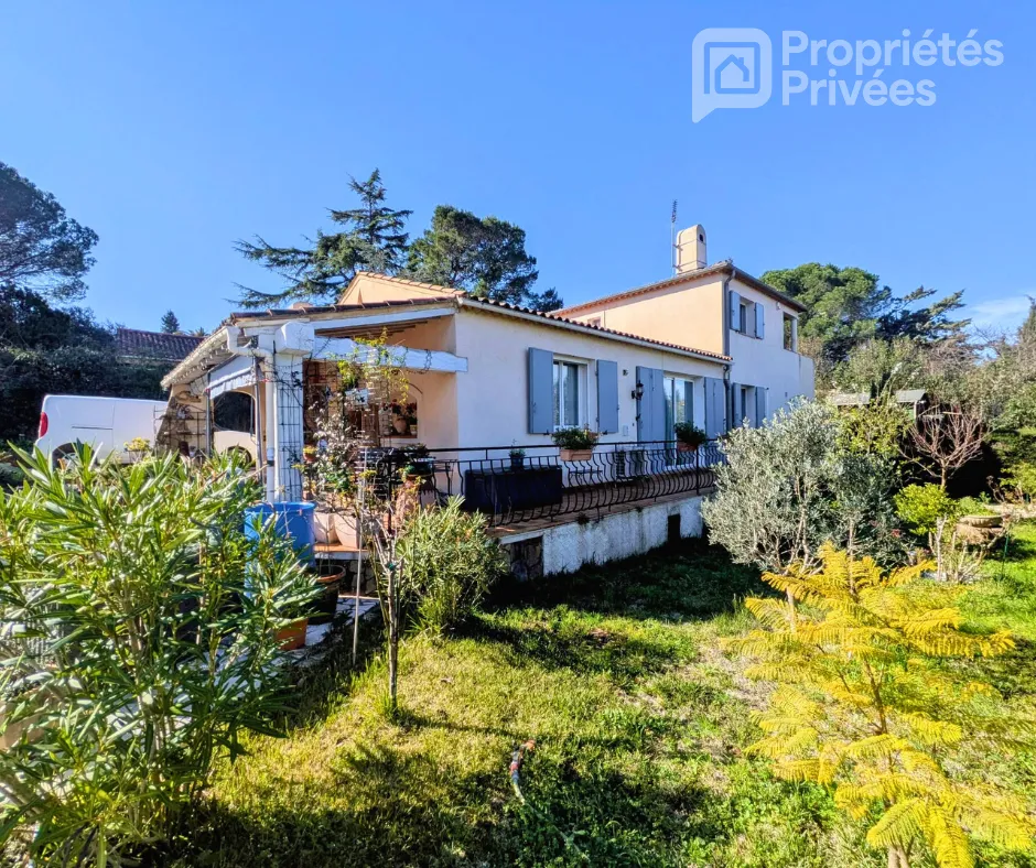 Välivaade - Traditional Villa with Pool in Quiet Setting