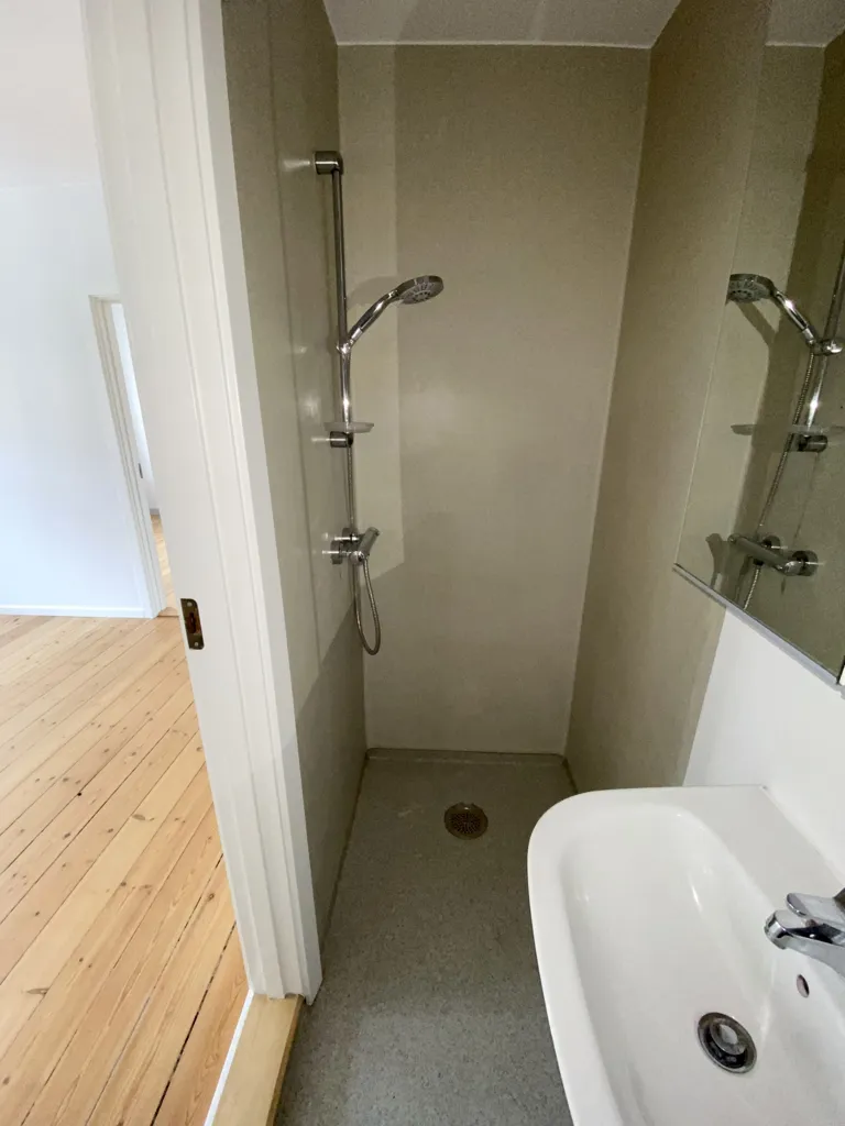 Vannitoad - Two-Bedroom Flat with Exposed Beams in Odense