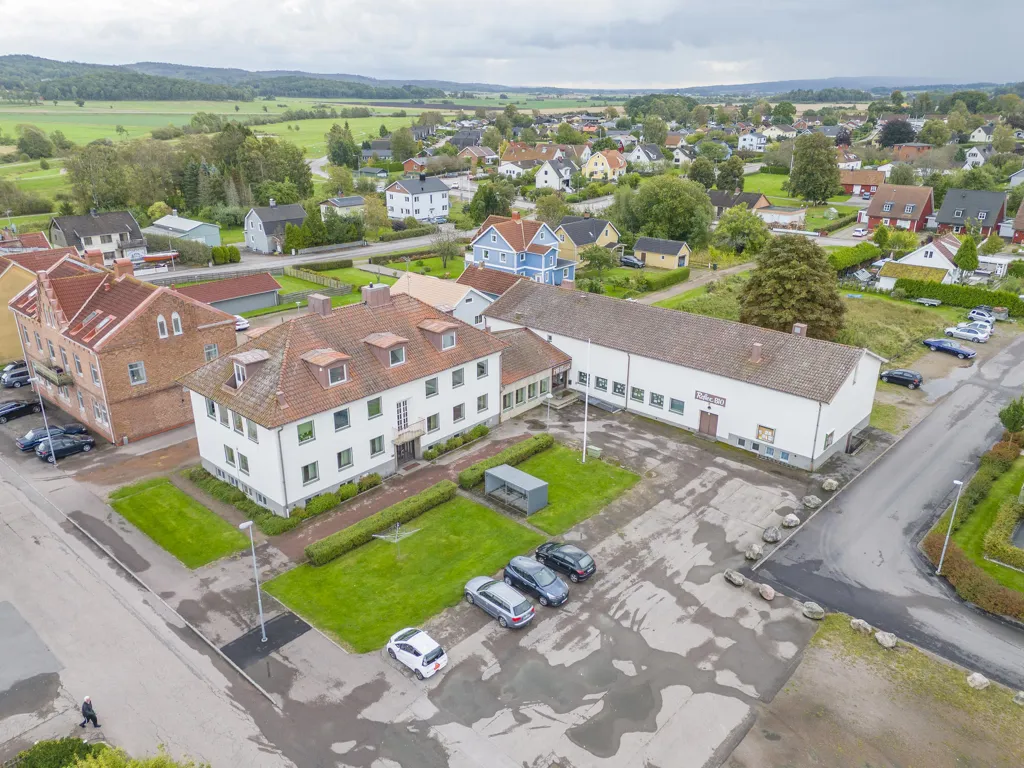 Vista aerea - Historic Civic Centre with Development Potential in Central Getinge