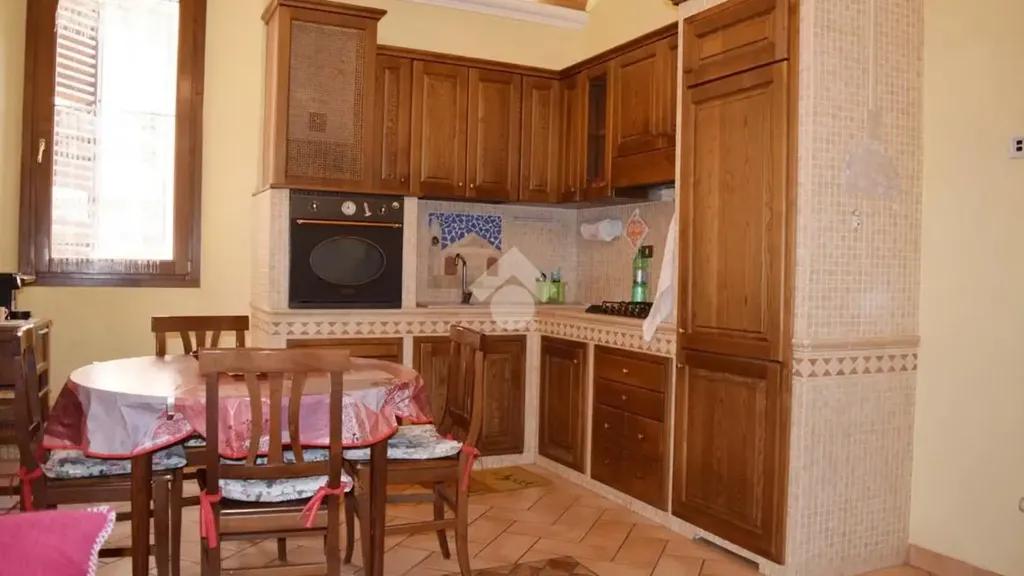 Salle à manger - Restored Triplex with Vaulted Ceilings in Tagliacozzo