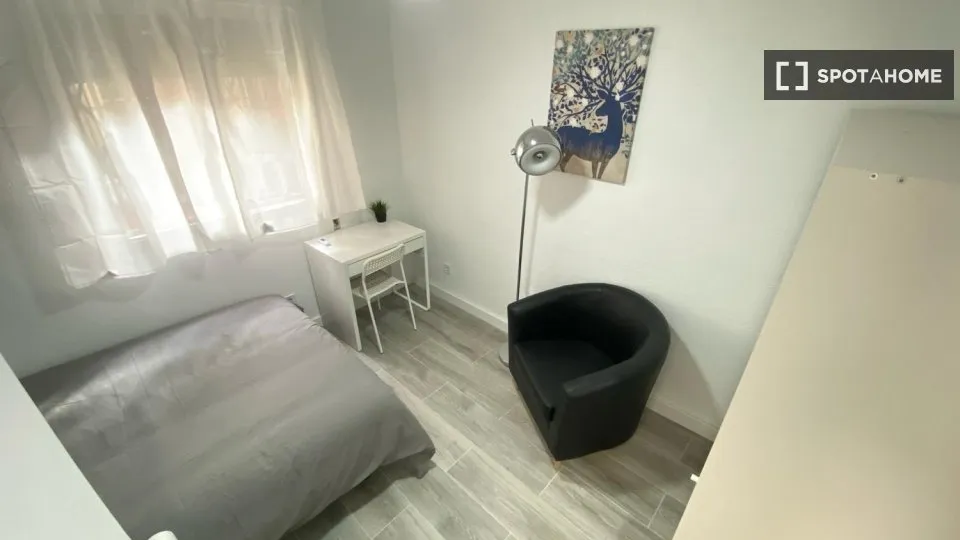 Chambres - Shared Room in 4-Bedroom Flat, Los Angeles, Madrid