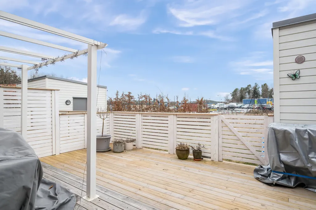 Terrasse - Modern Apartment with Garden in Västerhaninge