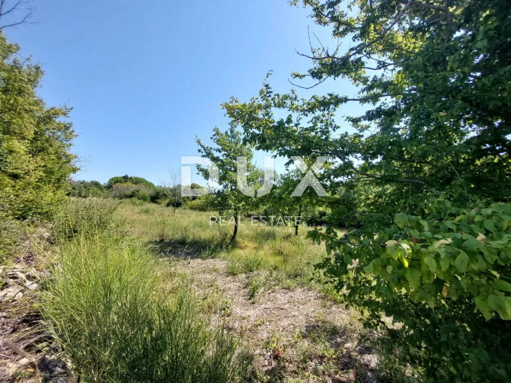 Jardin - Building Plot with Natural Surroundings in Istra, Labin