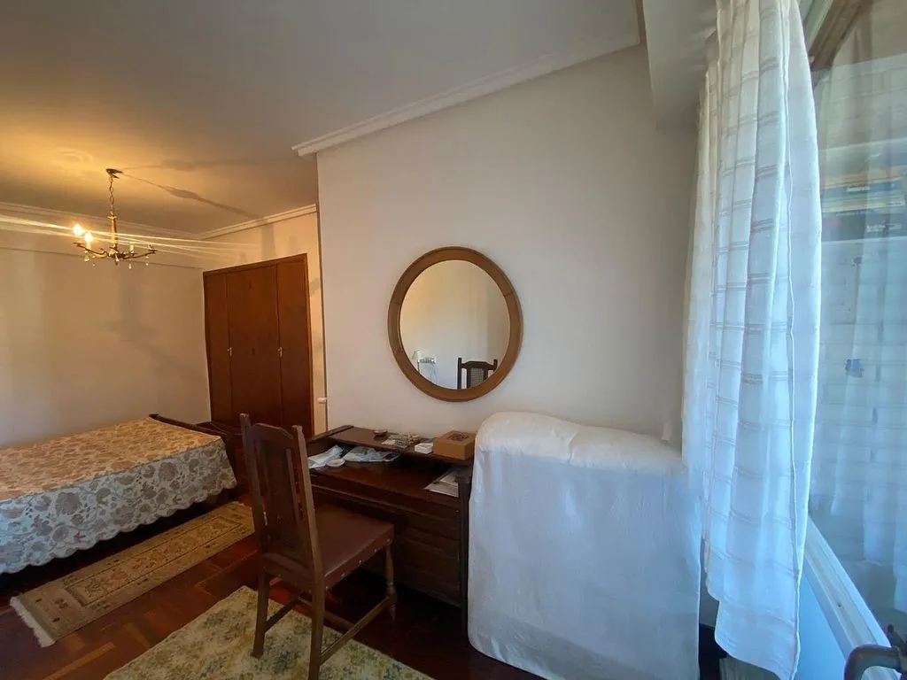 Magamistoad - Three-Bedroom Flat with Balcony in Urkizu