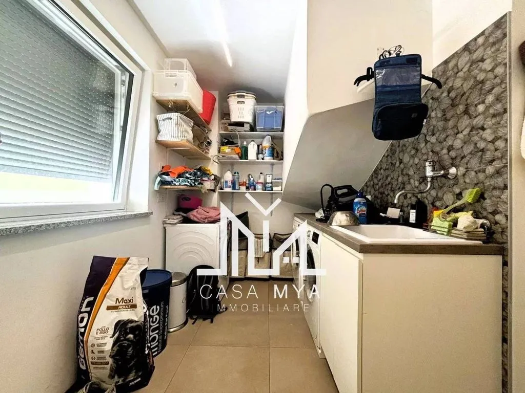 Pesuköök - Luxury Villa with Private Garden in Laives