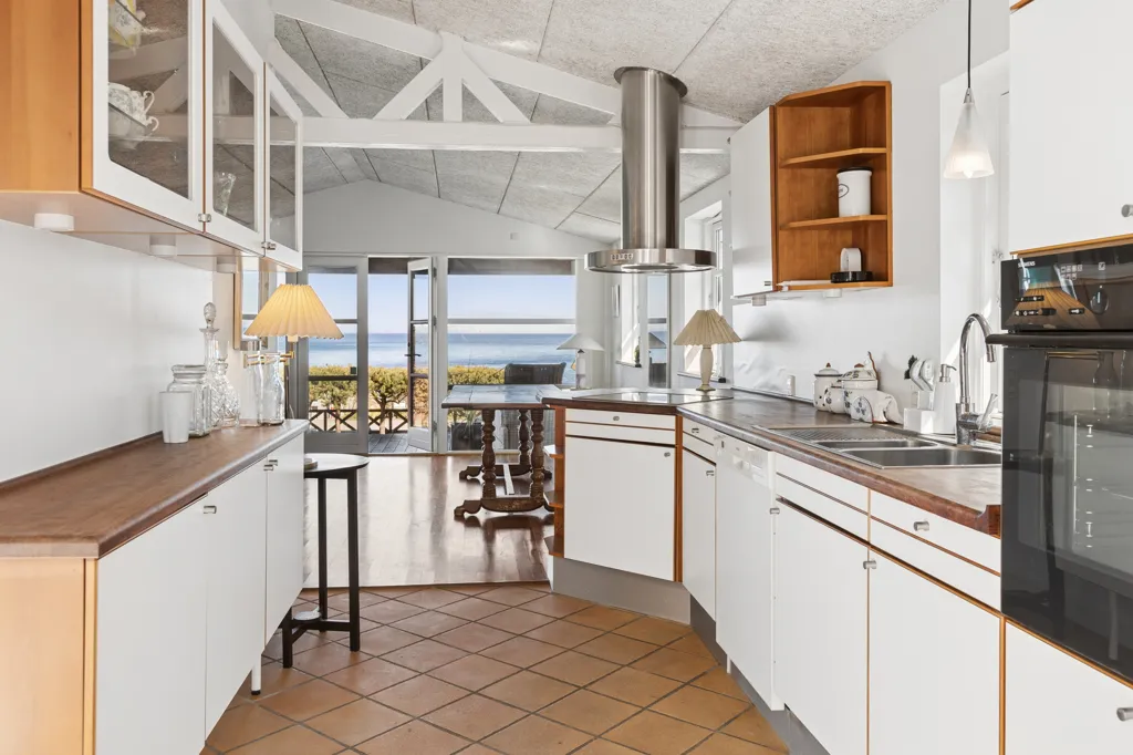 Cuisine - Holiday Home with Private Beach in Køge
