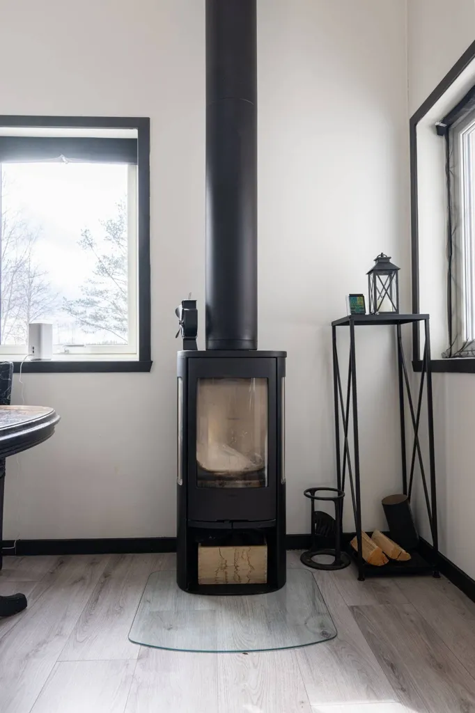 Living Room - Year-Round Cottage with Boat Access in Binnäset