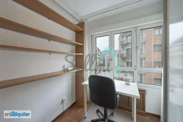 Bureau - Furnished Flat in Central Oviedo