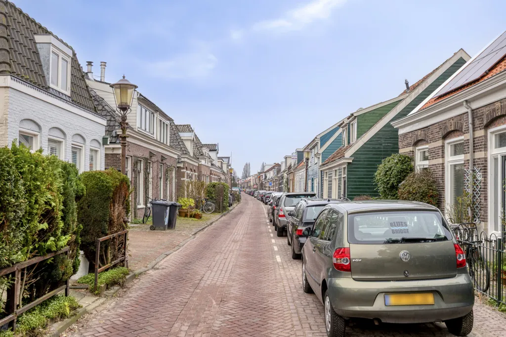 4 magamistoaga maja asukohas Amsterdam