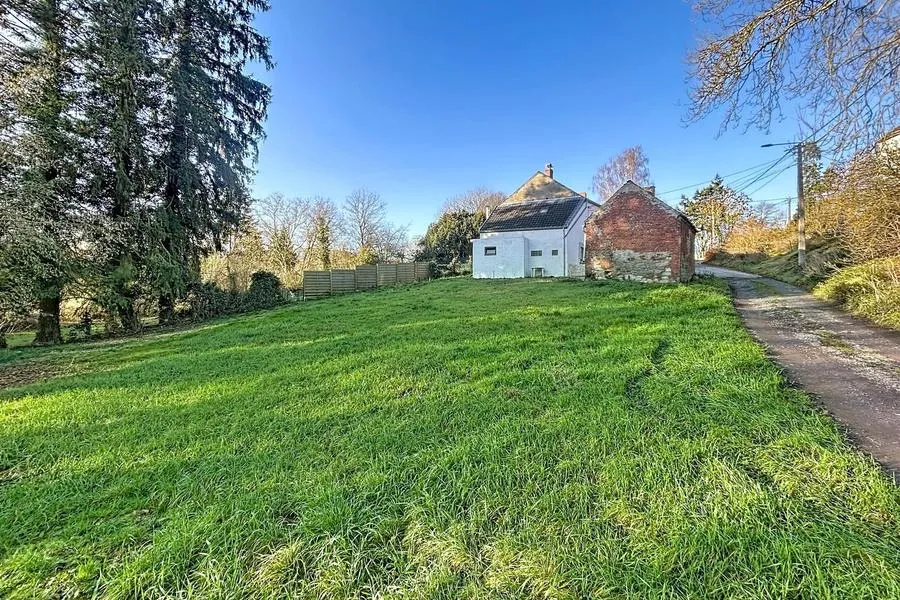 Aed - Three-Faced House with Building Plot in Biesme-sous-Thuin