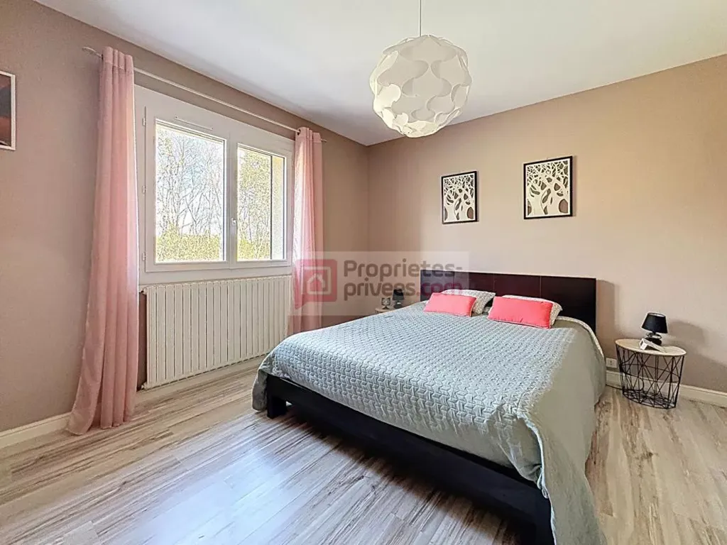 Magamistoad - Villa with Lake View in Quiet Setting