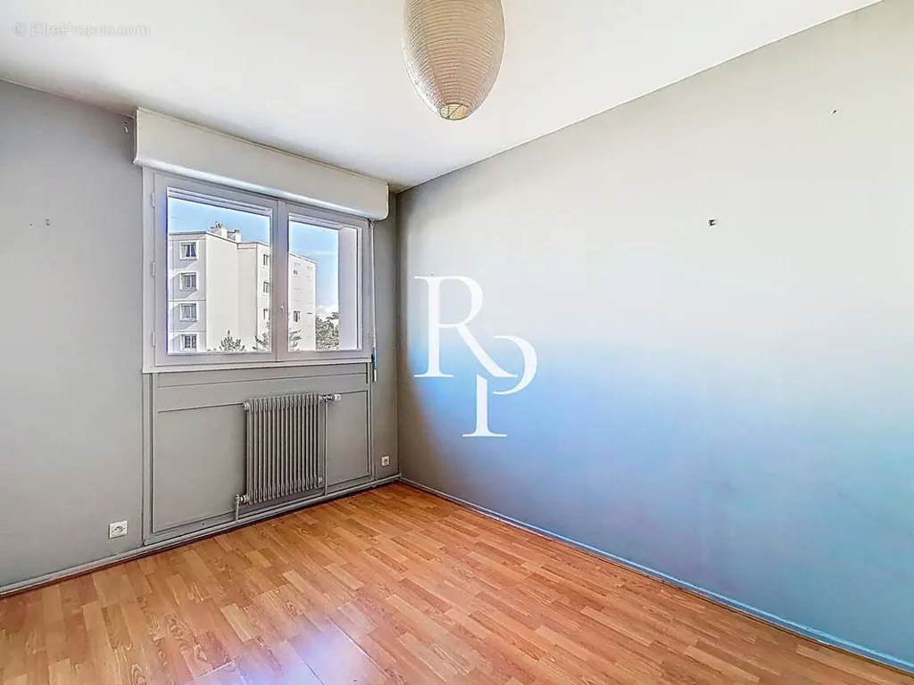 Toad - 3-Bed Apartment with Balcony in Green Park