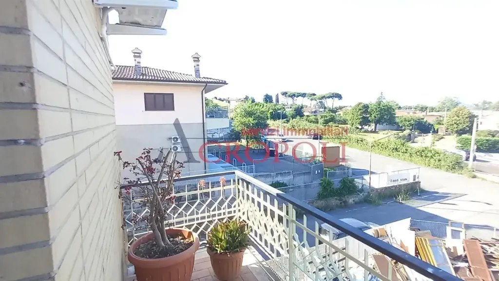 Rõdu - Rearranged Apartment with Balcony in Bracciano