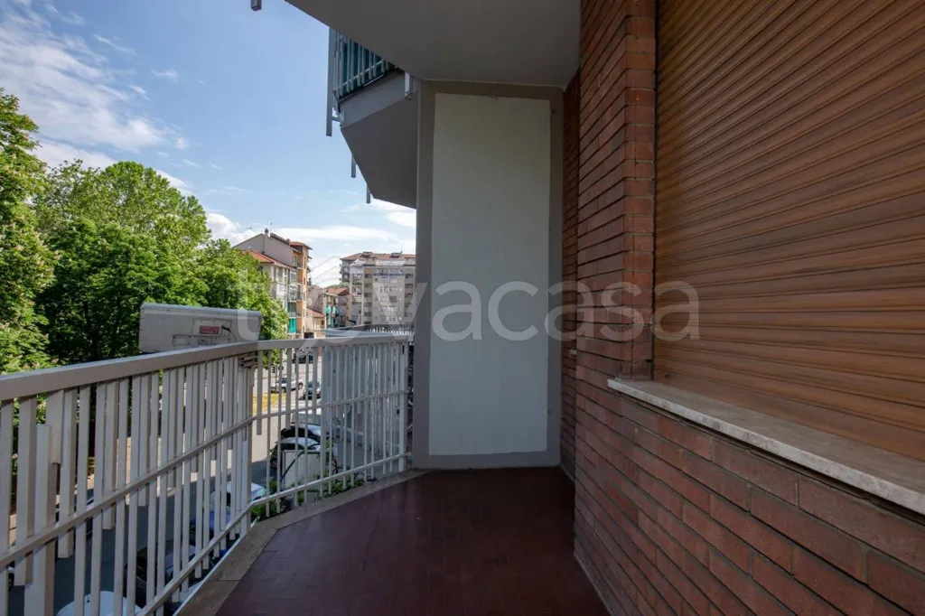 Balcone - Rearfitted Apartment with Balcony in Turin