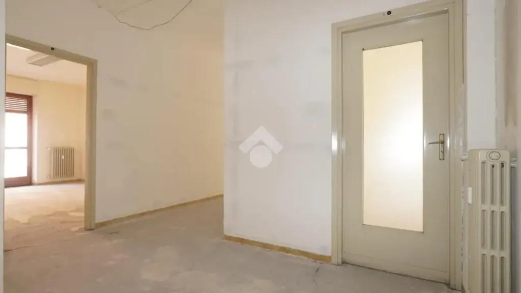 Entrée - Commercial Space with Central Location in Susa