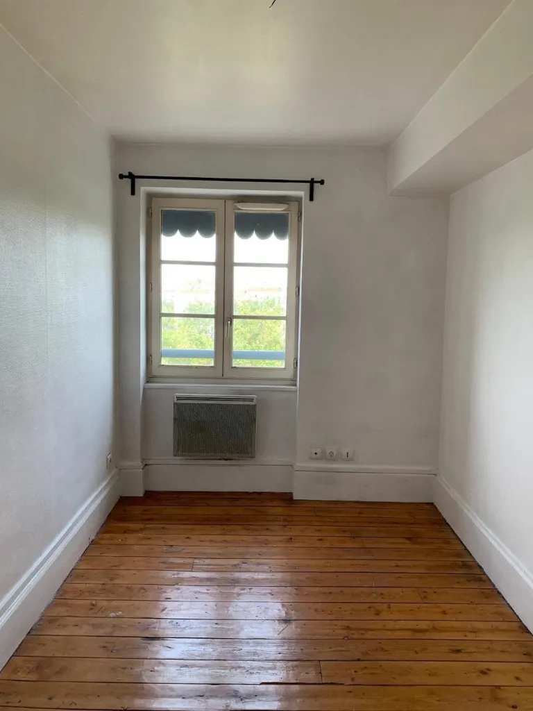 Rooms - 2-Bedroom Apartment with River View in Lyon