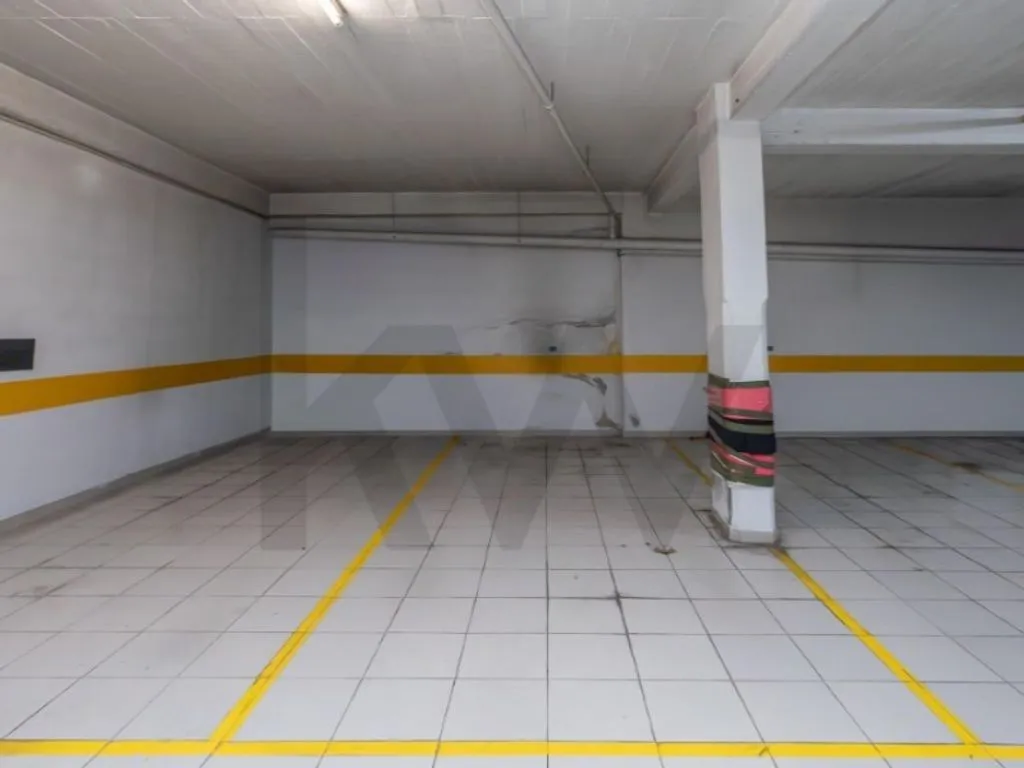 Garage - Luxury Flat with Sea View in Paço de Arcos