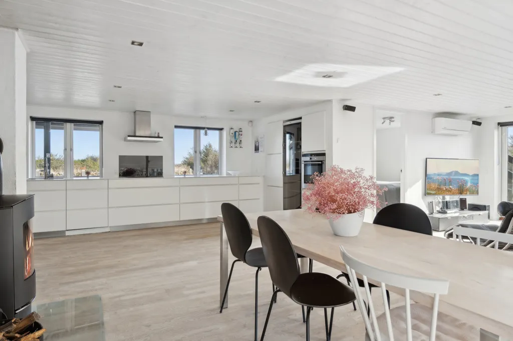 Söögituba - Cottage with Sea View in Søndervig