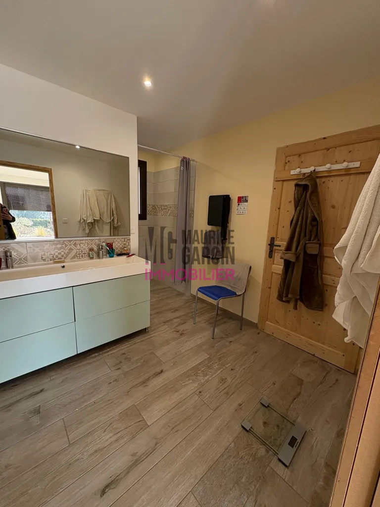 Vannitoad - Spacious House with Pool near Beaumes-De-Venise