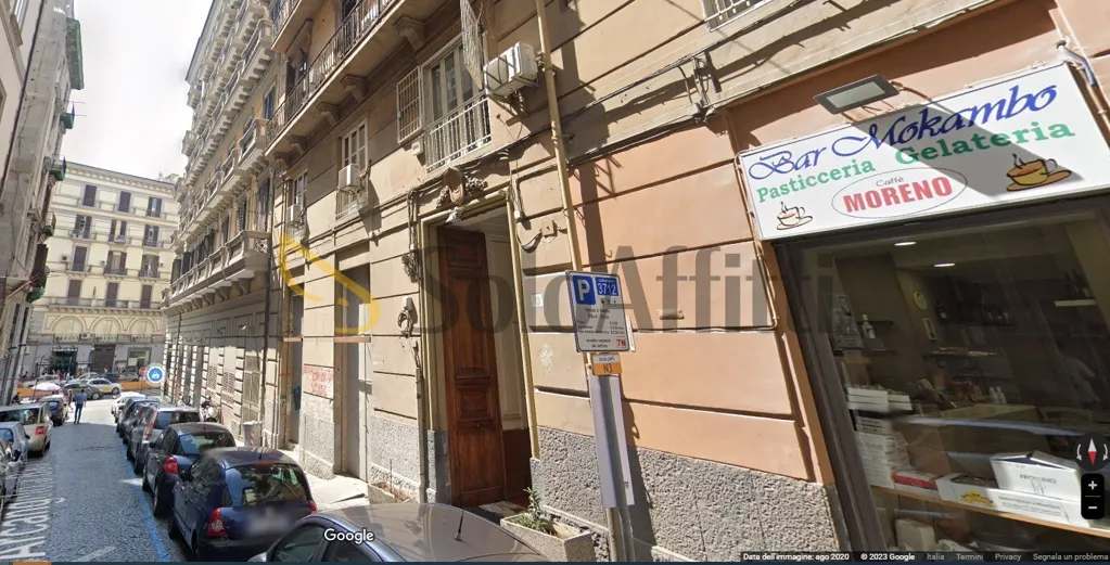 2-toaline ärihoone asukohas Napoli