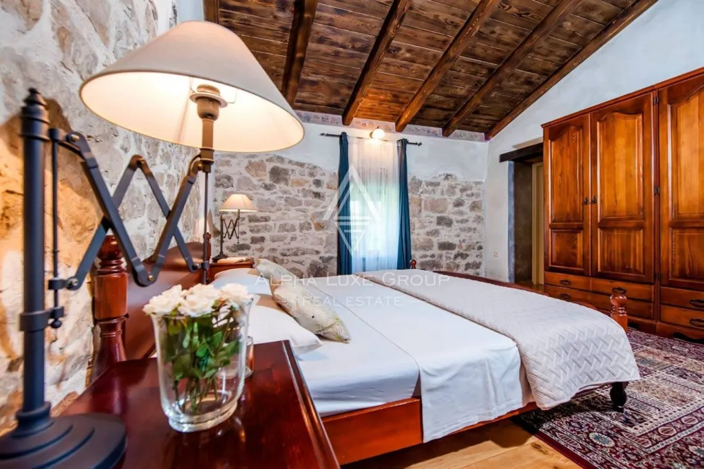Magamistoad - Rustic Villa with Private Pool in Pićan