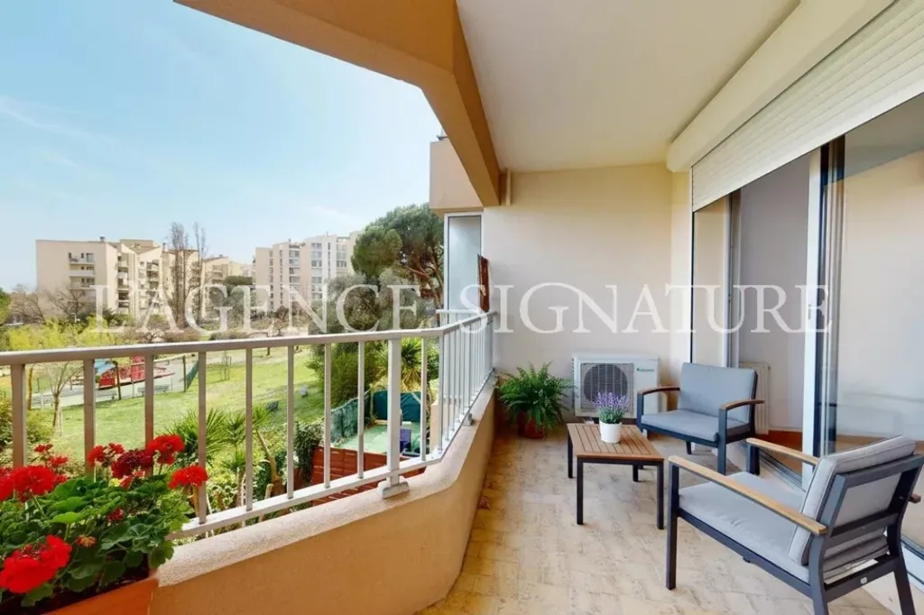 Rõdu - Traversant Apartment with Terrace in Le Cannet