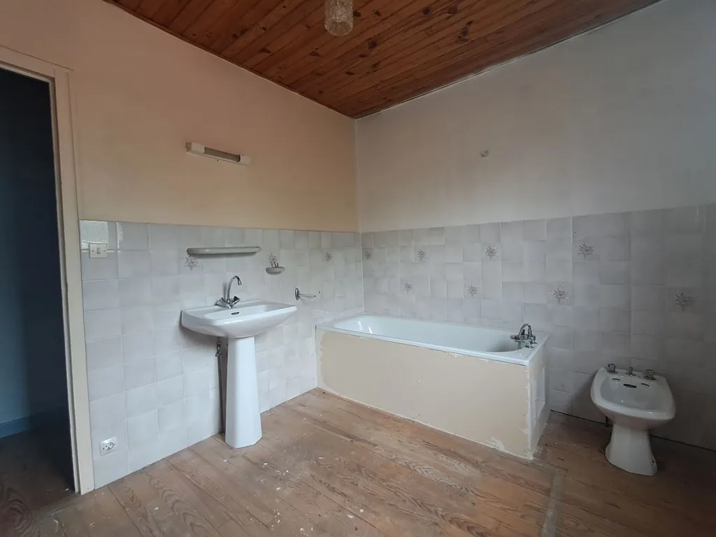 Salles de bain - Maison Ancienne avec Jardin à Nogent-le-Bas