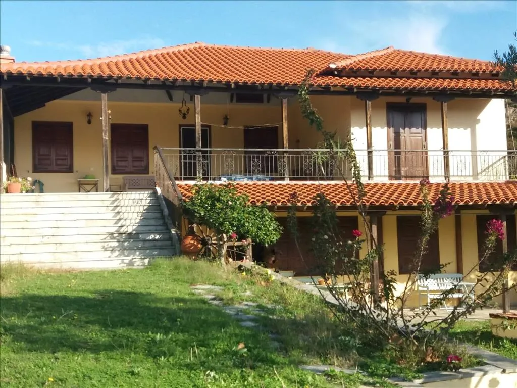 8-toaline maja asukohas Sithonia