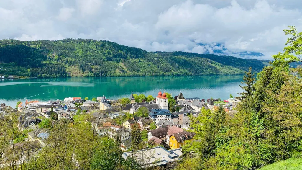 Apartment with Private Lake Access in Millstatt