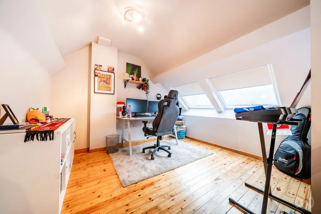 Kabinet - Duplex with Balcony in Ecaussinnes Village