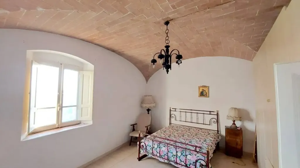 Magamistoad - Rustic Farmhouse with 3000m² Land in Certaldo