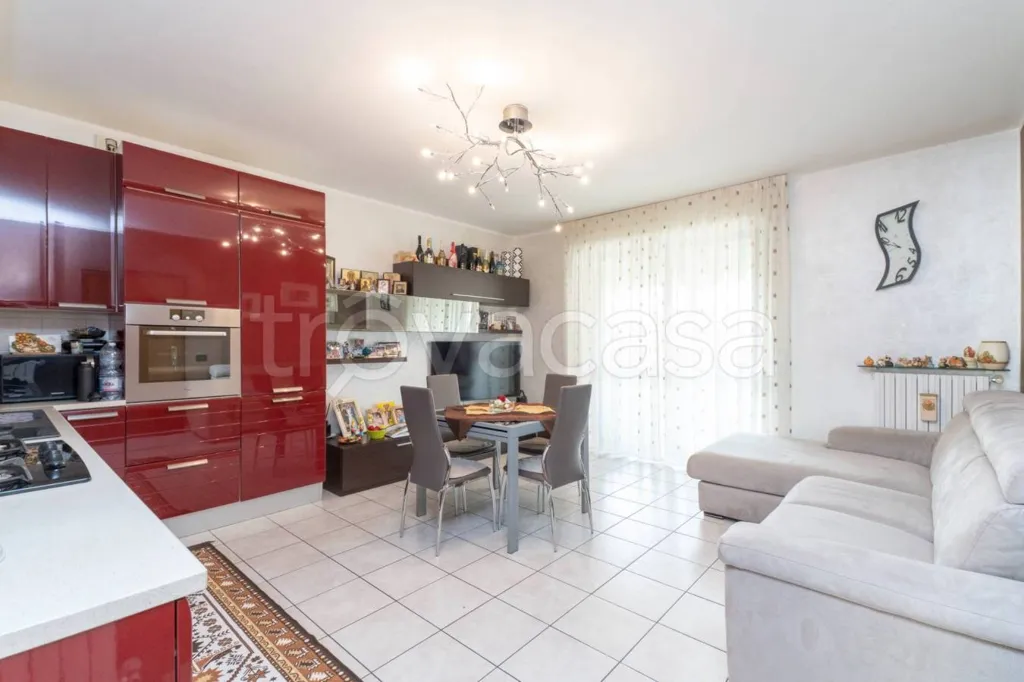 Cuisine - Rear-Facing Apartment with Balcony in Turin
