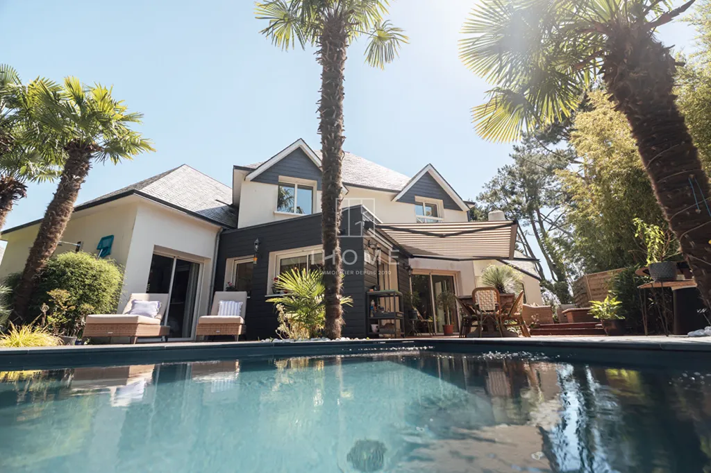 Piscina - Luxury Villa with Golf View in Saint-André-des-Eaux