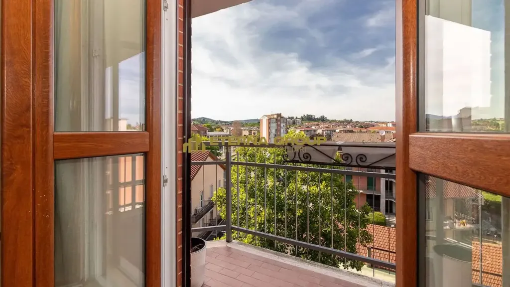 Rõdu - Modernised Apartment with Balconies in Chieri