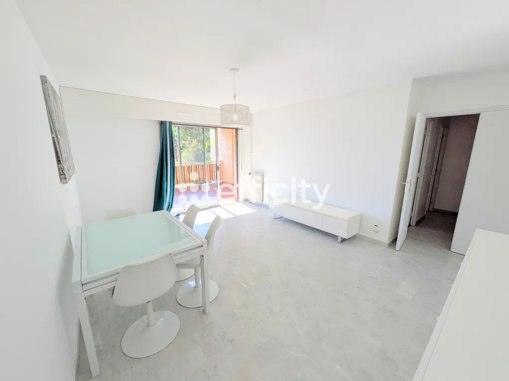 Elutuba - 3-Bedroom Apartment with Terrace in Menton