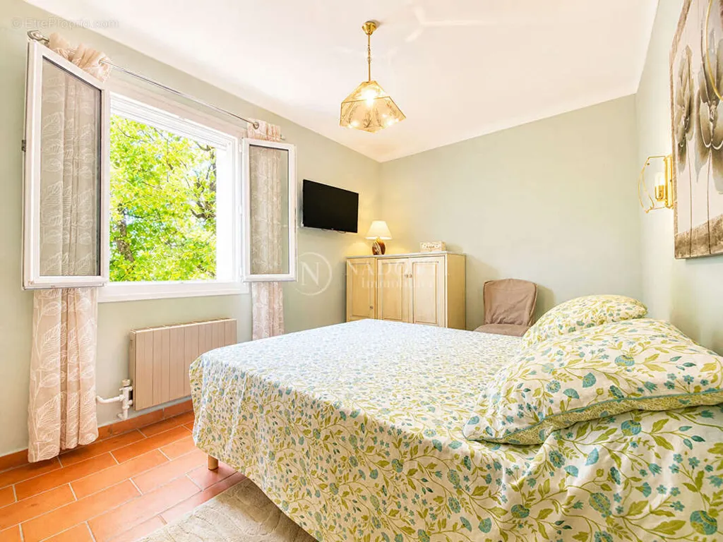 Magamistoad - 3-Bedroom Villa with Veranda in Gargas