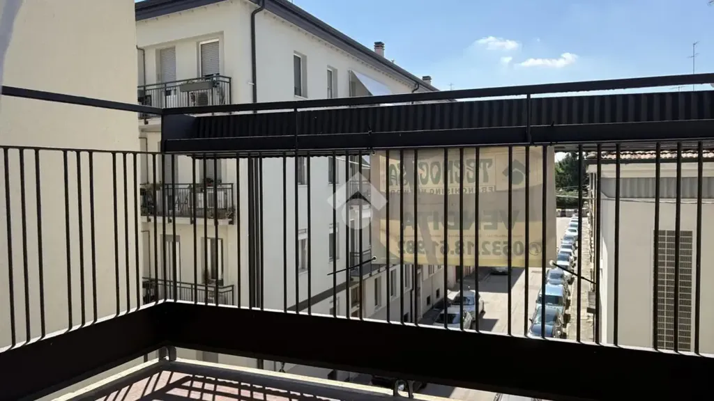 Rõdu - 4-Room Apartment with Balcony in Ferrara