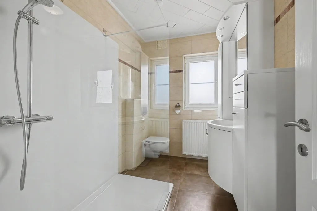 Salles de bain - Maison Charmante avec Jardin à Kieldrecht