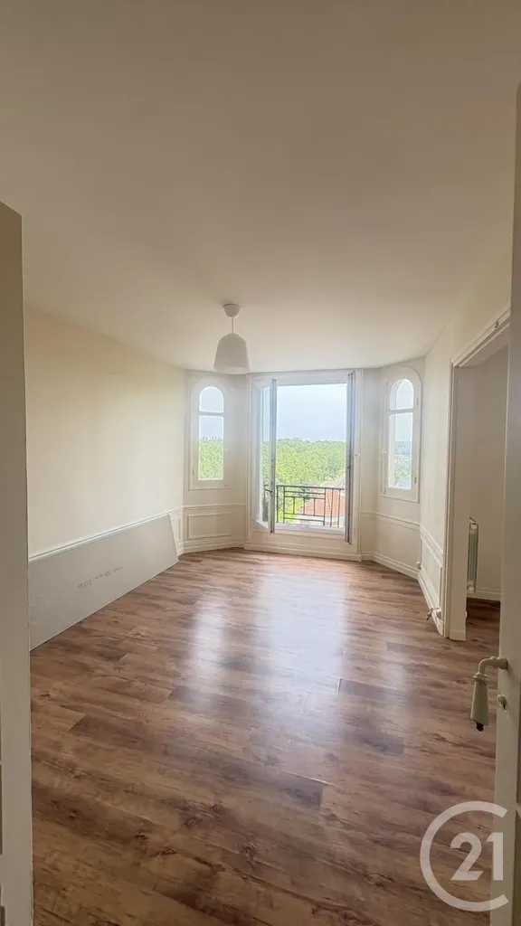 Séjour - Appartement 2 Pièces avec Accès RER à Sevran