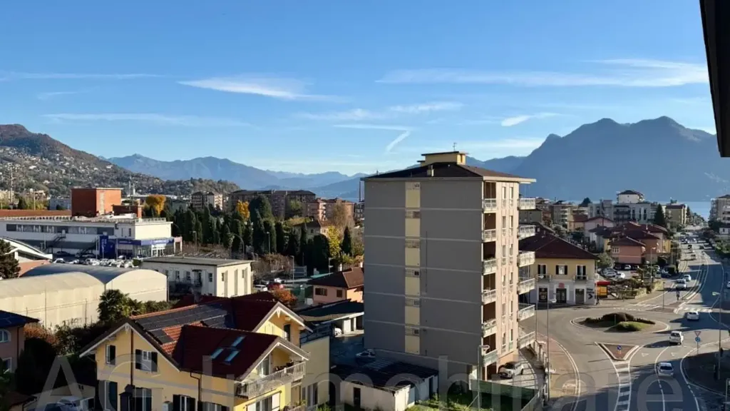 Rõdu - Penthouse with Panoramic Views in Verbania