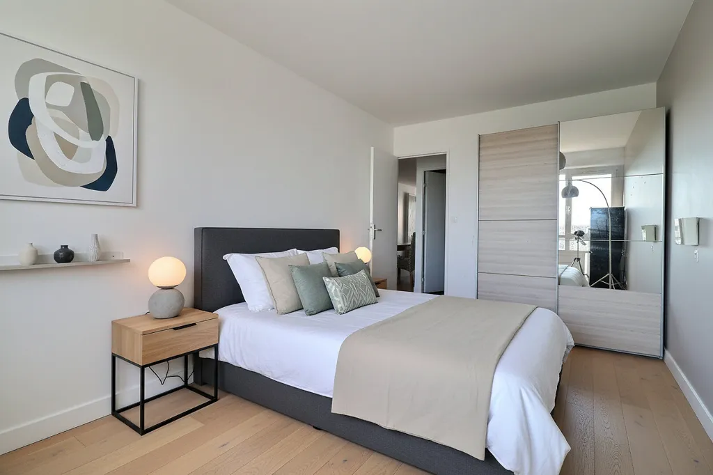 Bedrooms - 3-Bedroom Apartment with View in Nanterre