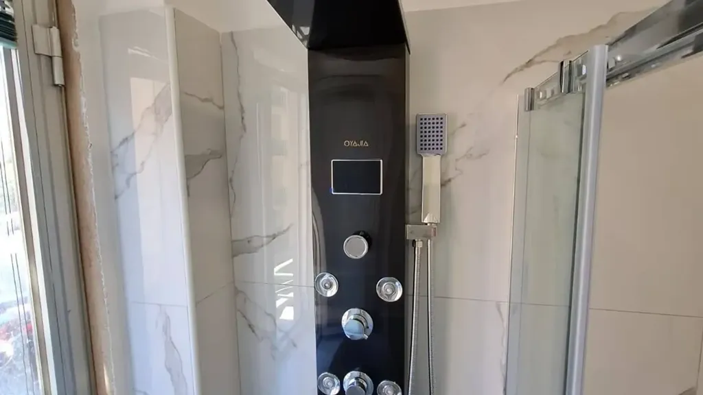 Salles de bain - Modernised Triplex with Balcony in Trieste