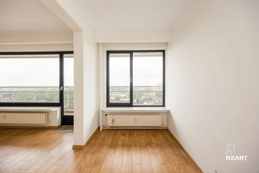 Appartement avec Terrasse sur la 12ème Étage à Centre-Ville