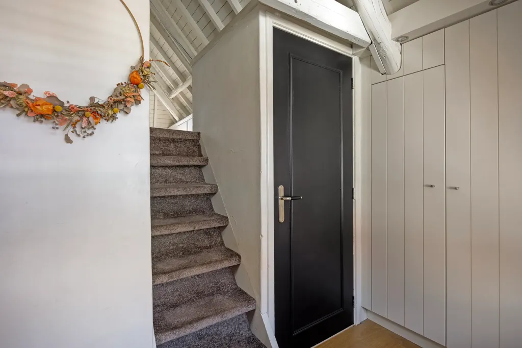 Toad - Monumental Canal House with Split-Level in Oudewater