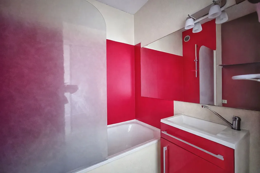 Salles de bain - Studio avec Place de Parking à Clermont-Ferrand